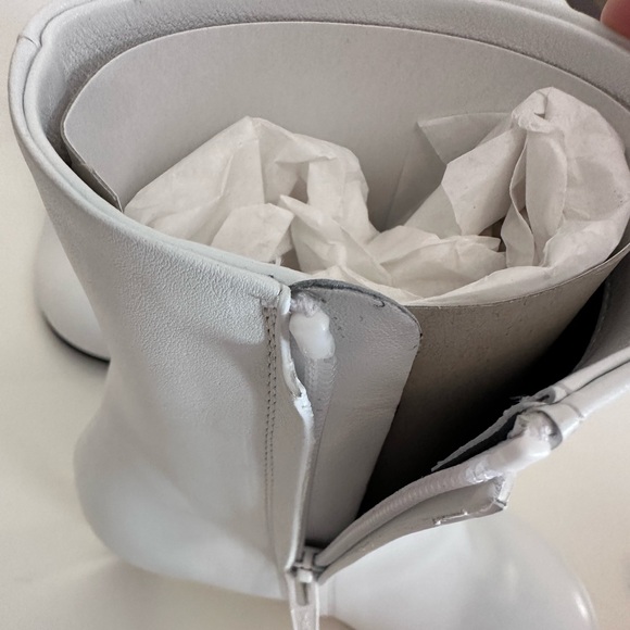 White Boots with Sculptured Gold Statement Heels. New With Box, By JW ANDERSON - Picture 11 of 12